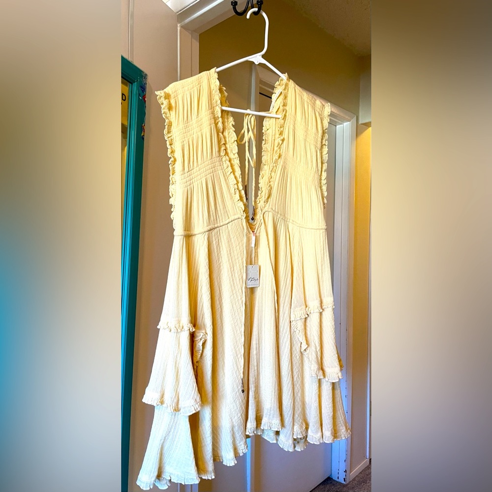 Super cute flowy summer pale yellow dress from Free People! NWT!
